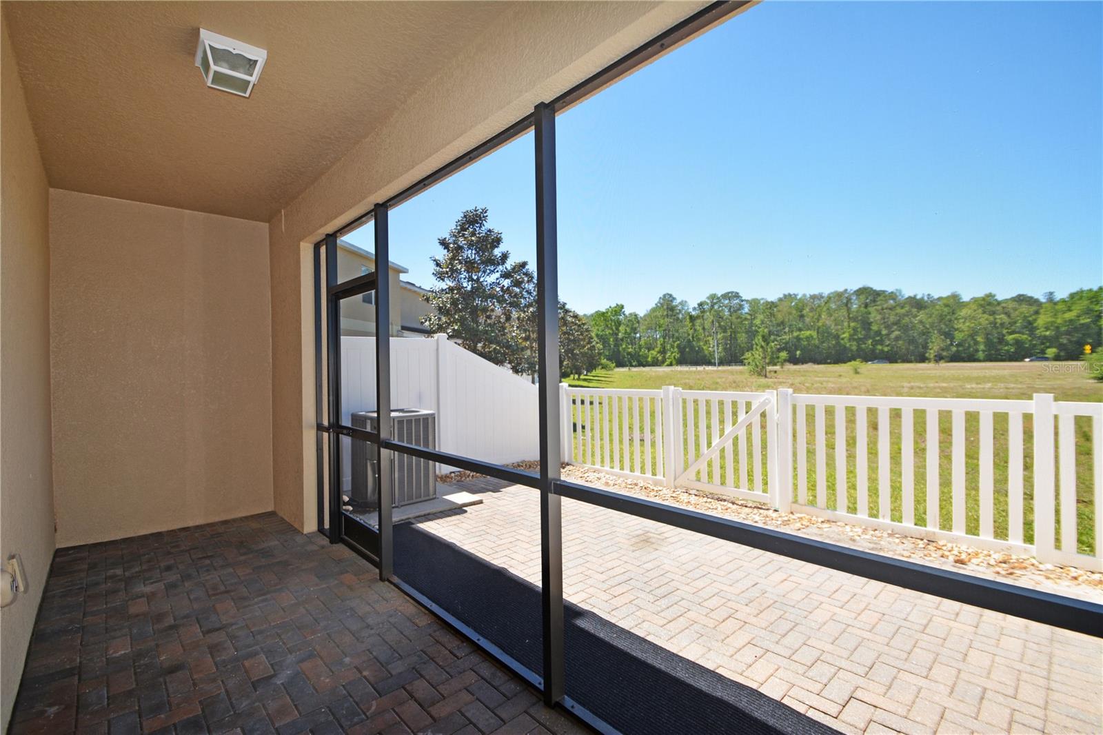 VERANDAH TWNHMS - Residential Lease