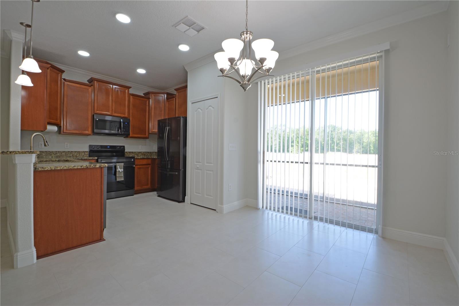 VERANDAH TWNHMS - Residential Lease