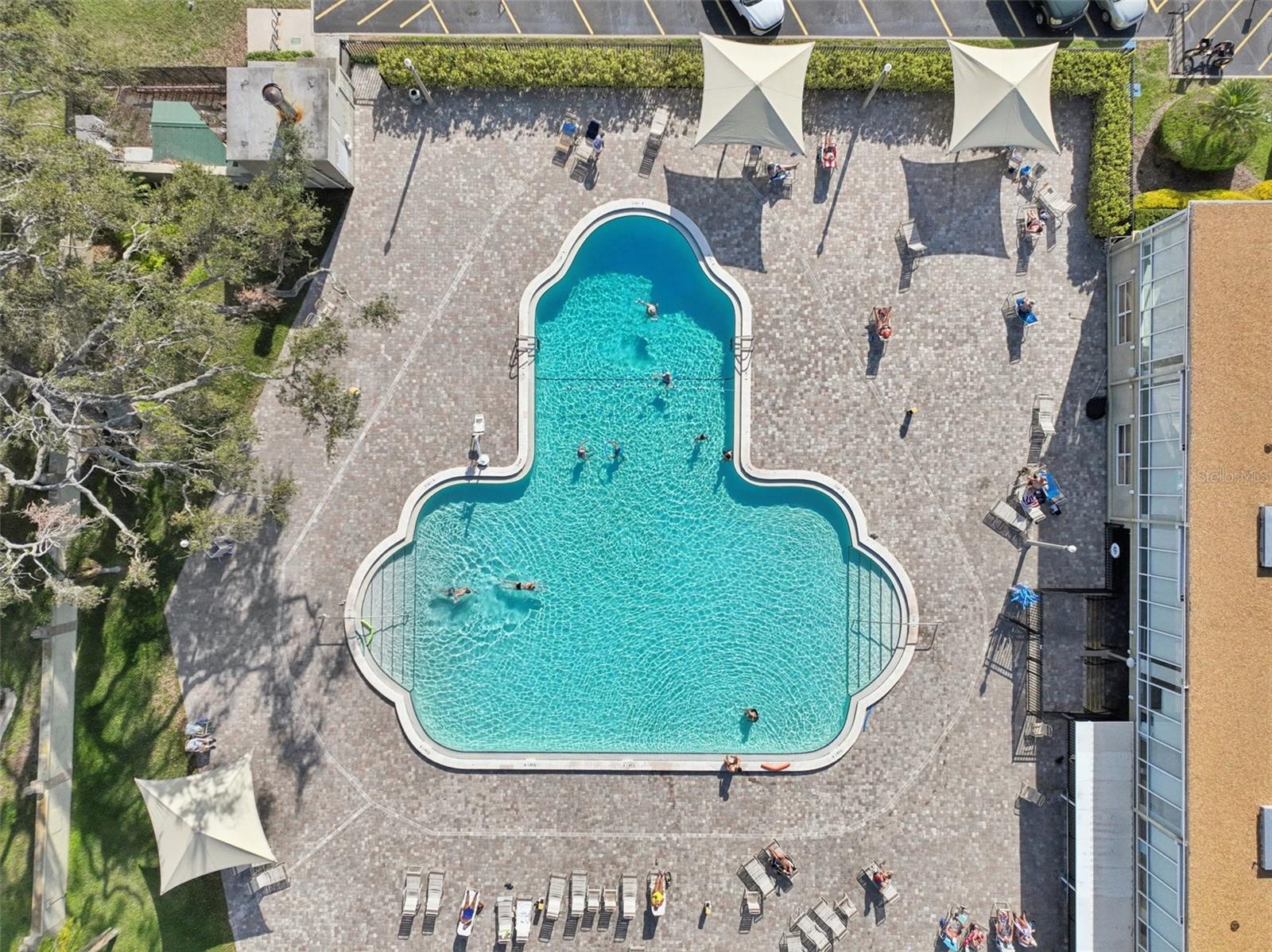 ON TOP OF THE WORLD - Residential