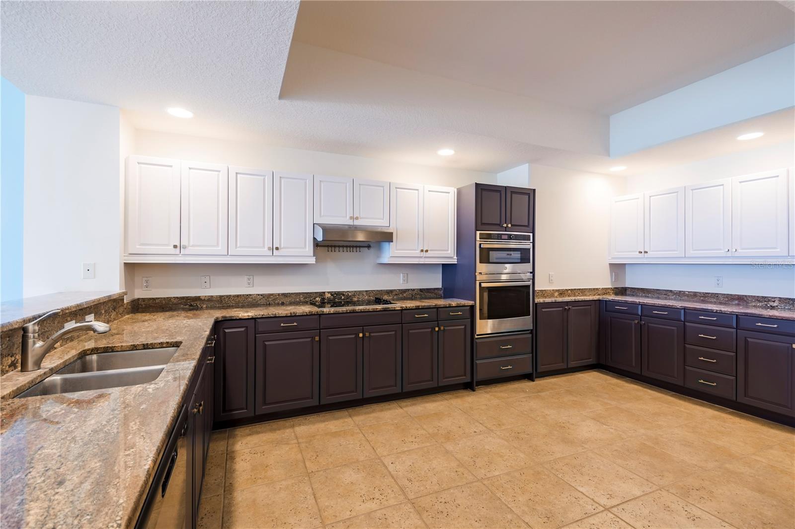 LA VISTANA CONDO - Residential