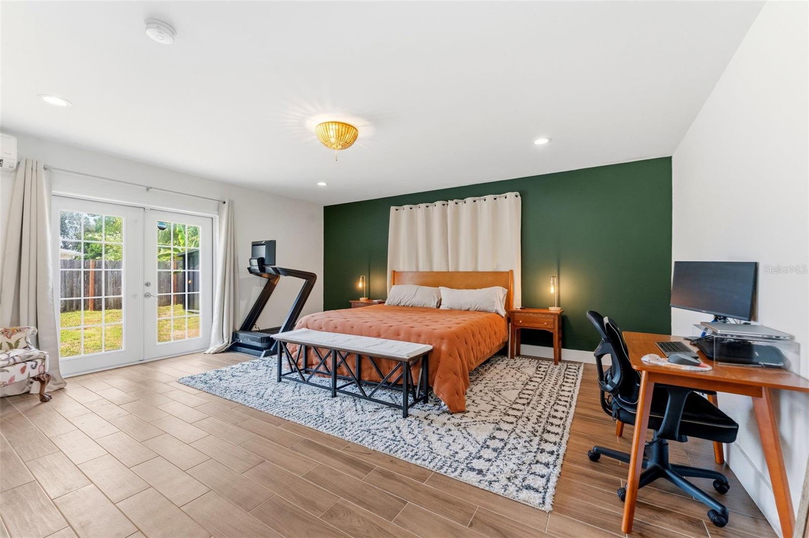 GANDY MANOR - Residential
