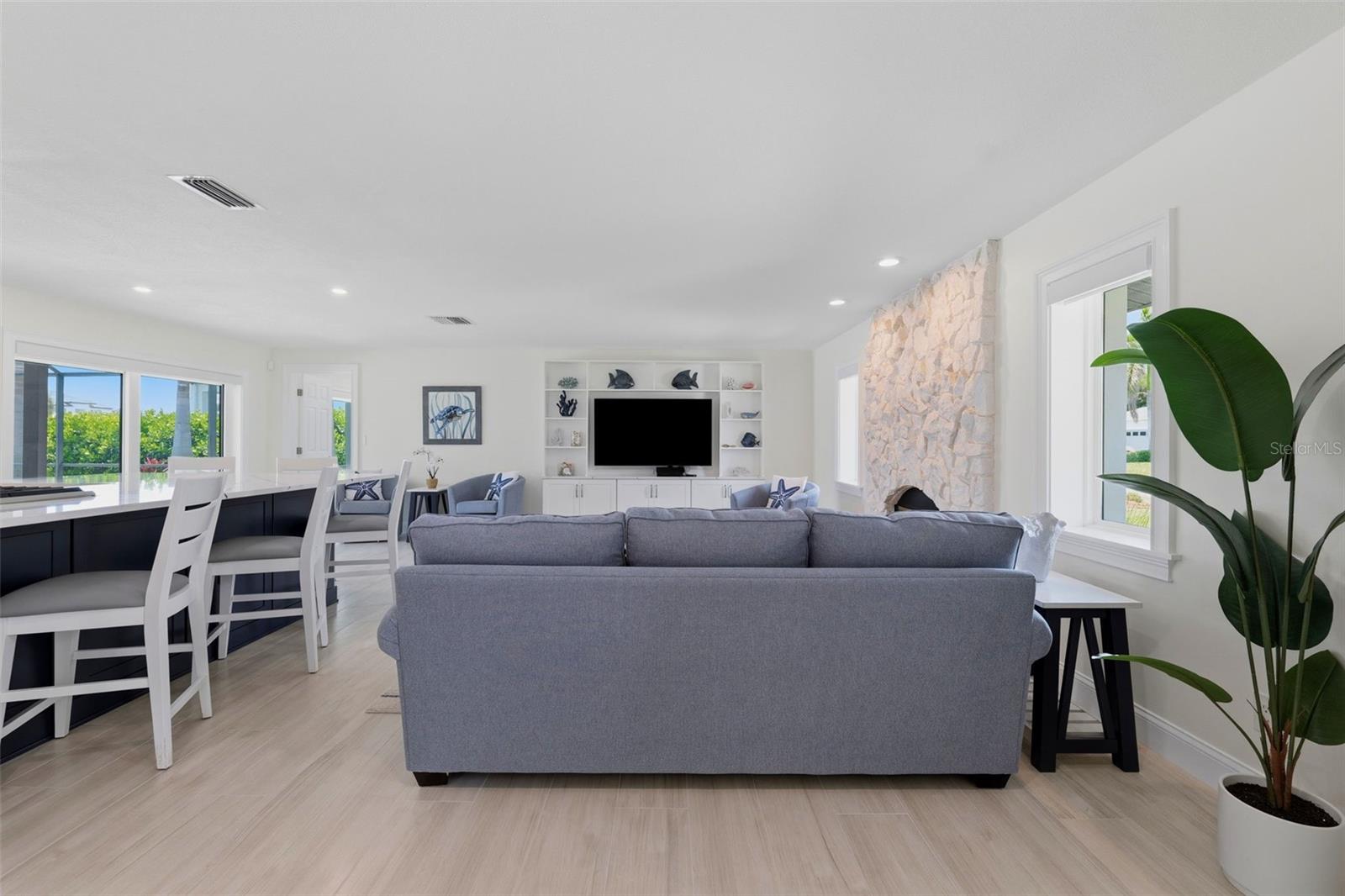 VENETIAN ISLES - Residential