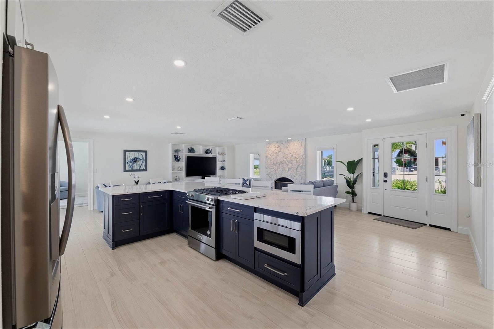 VENETIAN ISLES - Residential