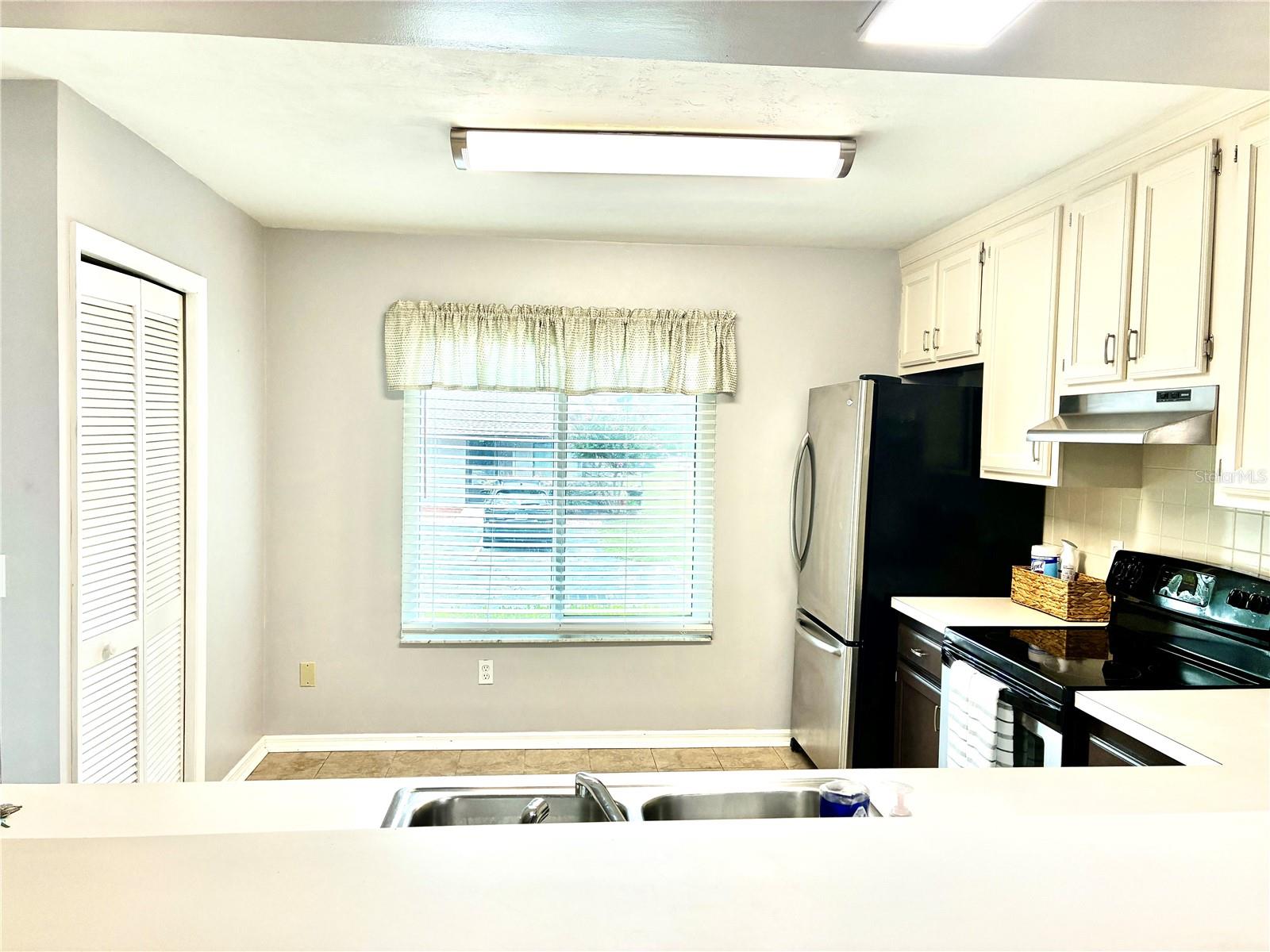 MILE RUN PH II UNIT B-1 - Residential
