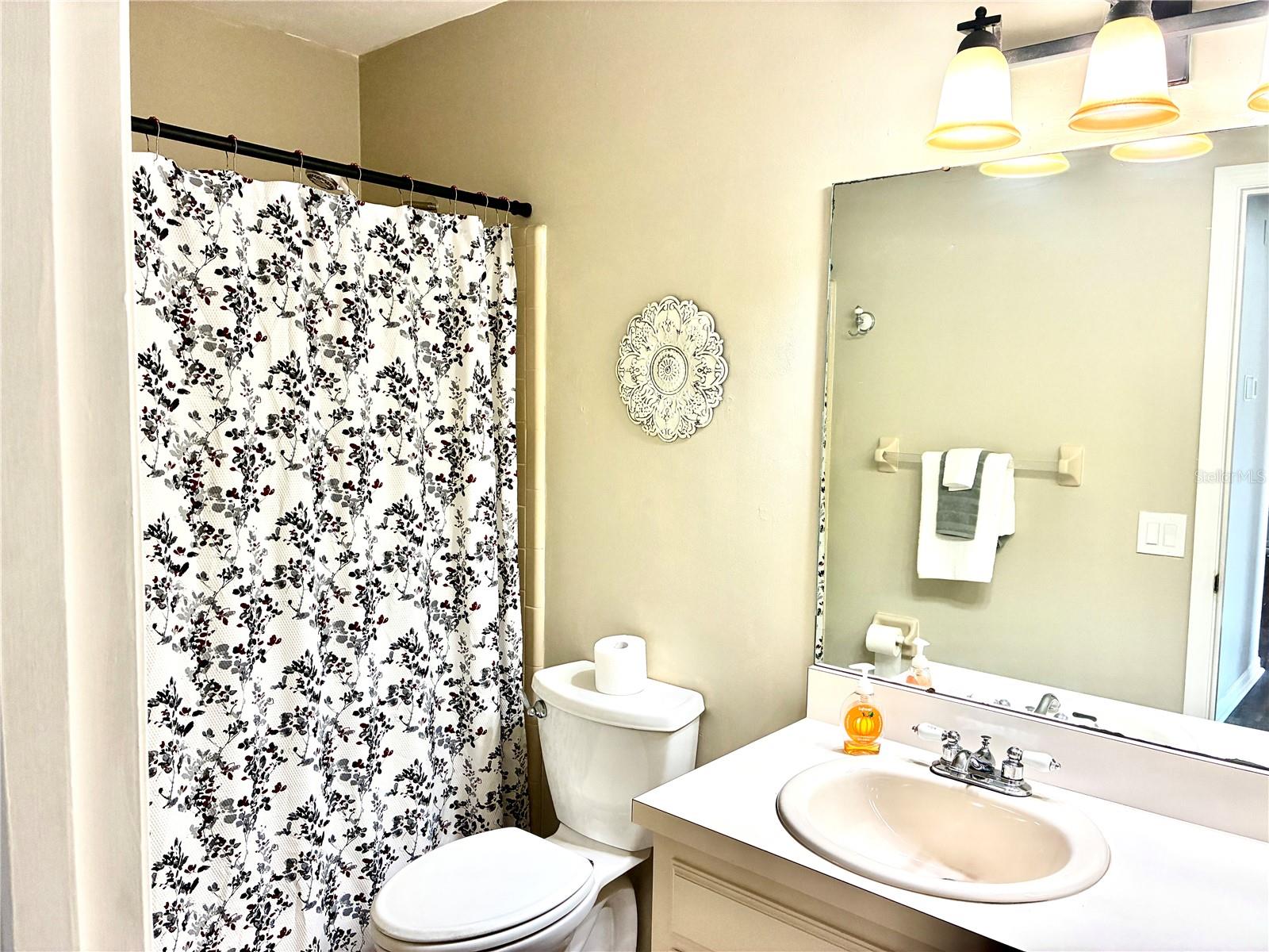 MILE RUN PH II UNIT B-1 - Residential