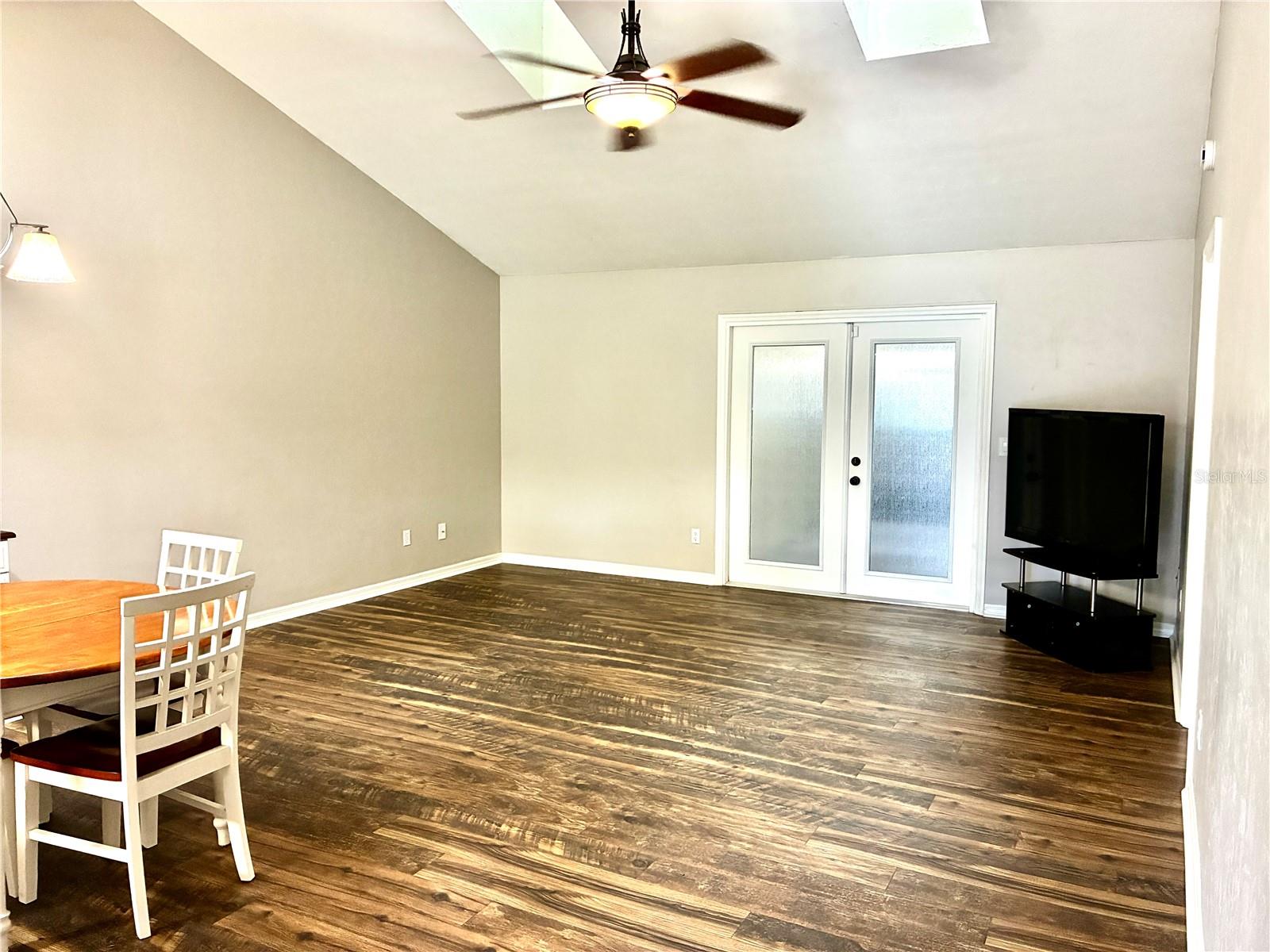 MILE RUN PH II UNIT B-1 - Residential