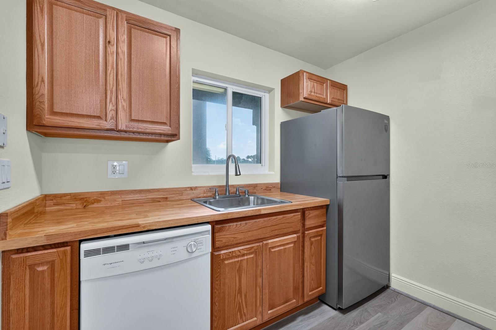 HARBOURSIDE SUNSETS CONDO - Residential