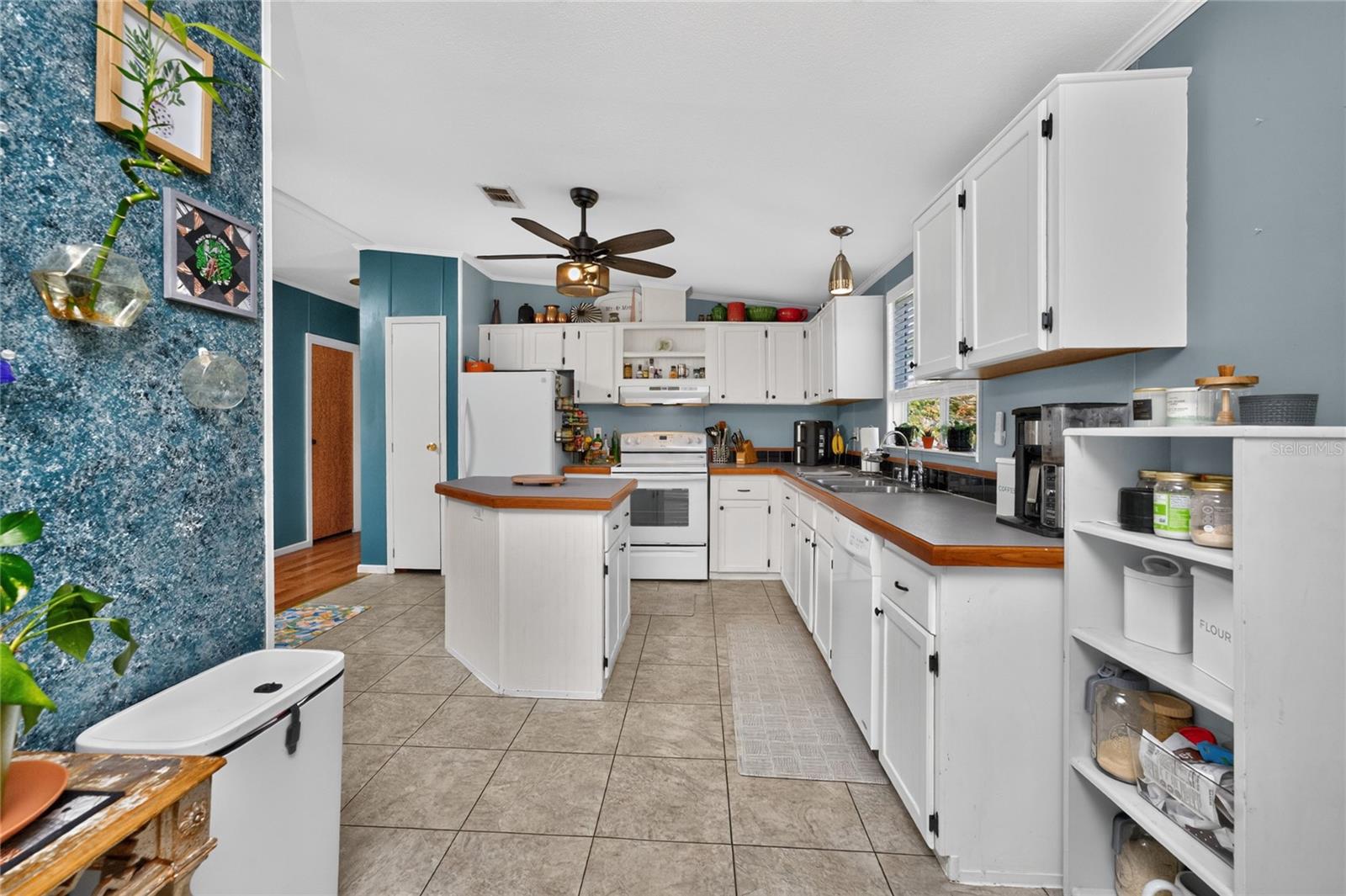 COUNTRY SHORES SEC 01 - Residential