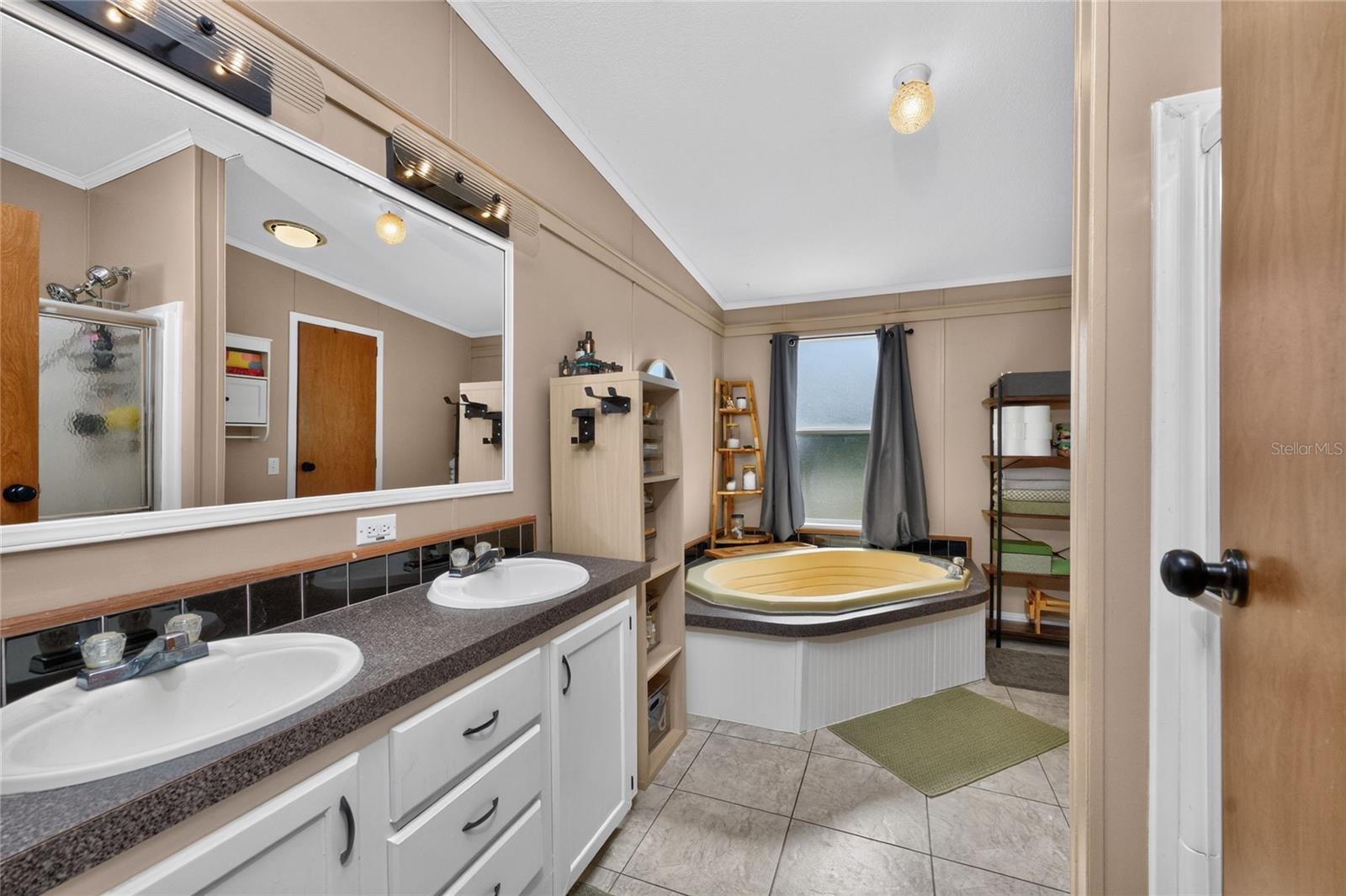 COUNTRY SHORES SEC 01 - Residential