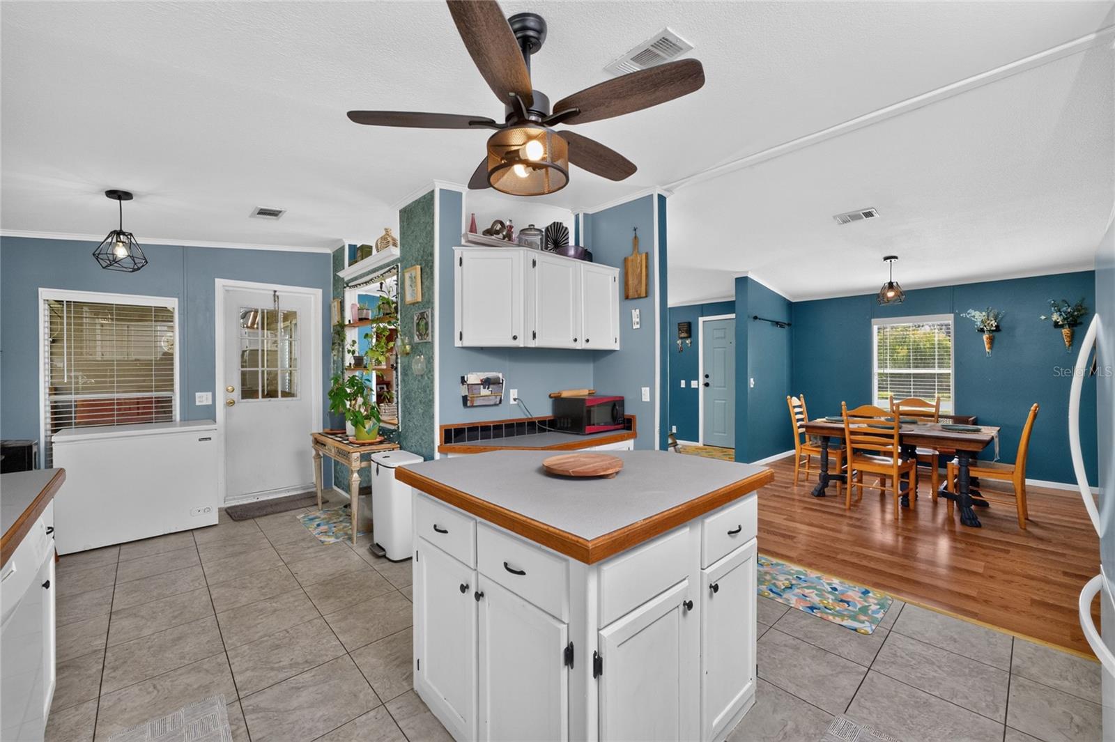 COUNTRY SHORES SEC 01 - Residential