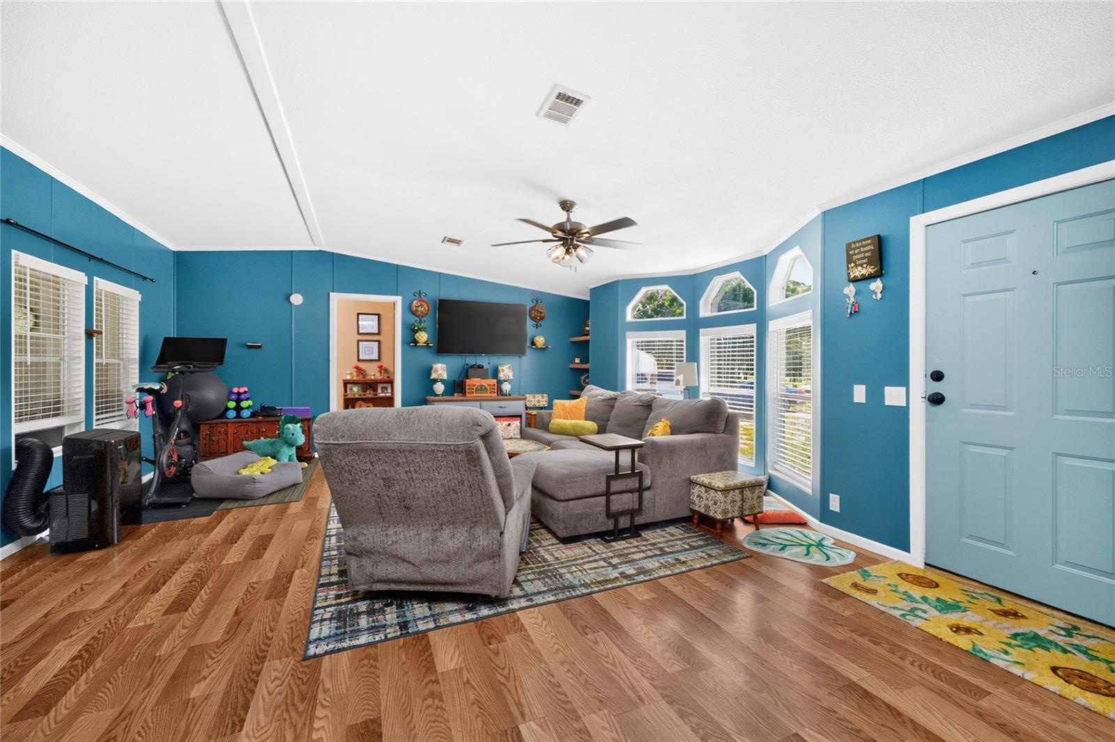 COUNTRY SHORES SEC 01 - Residential