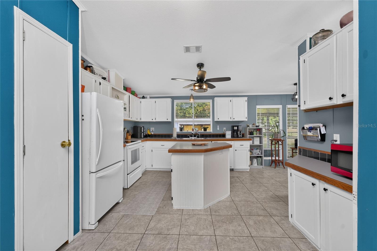 COUNTRY SHORES SEC 01 - Residential