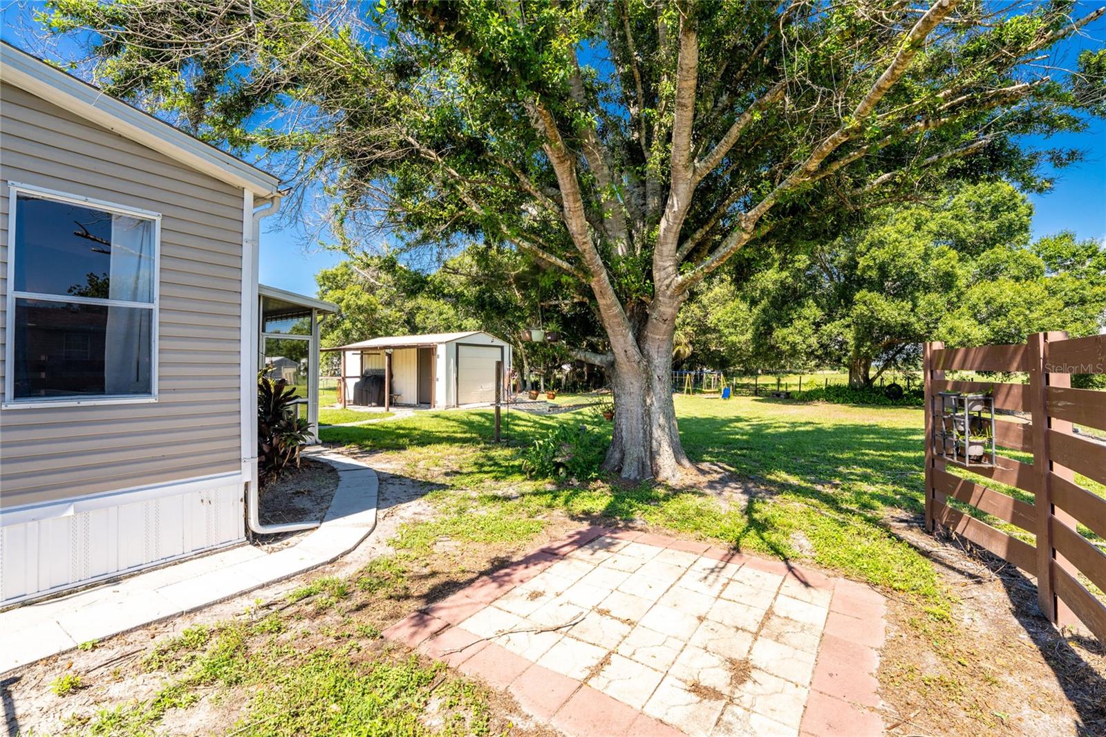 COUNTRY SHORES SEC 01 - Residential