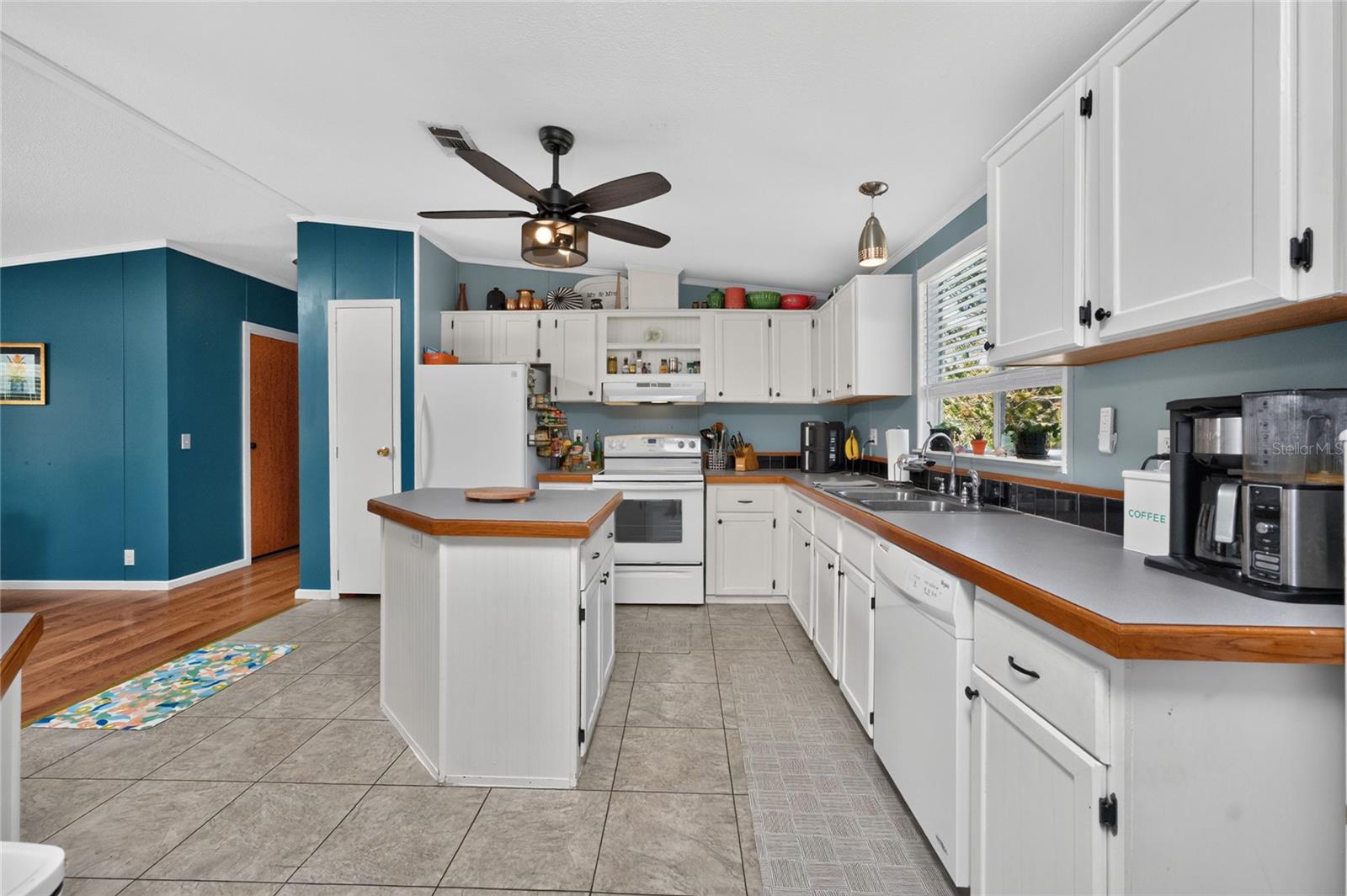 COUNTRY SHORES SEC 01 - Residential