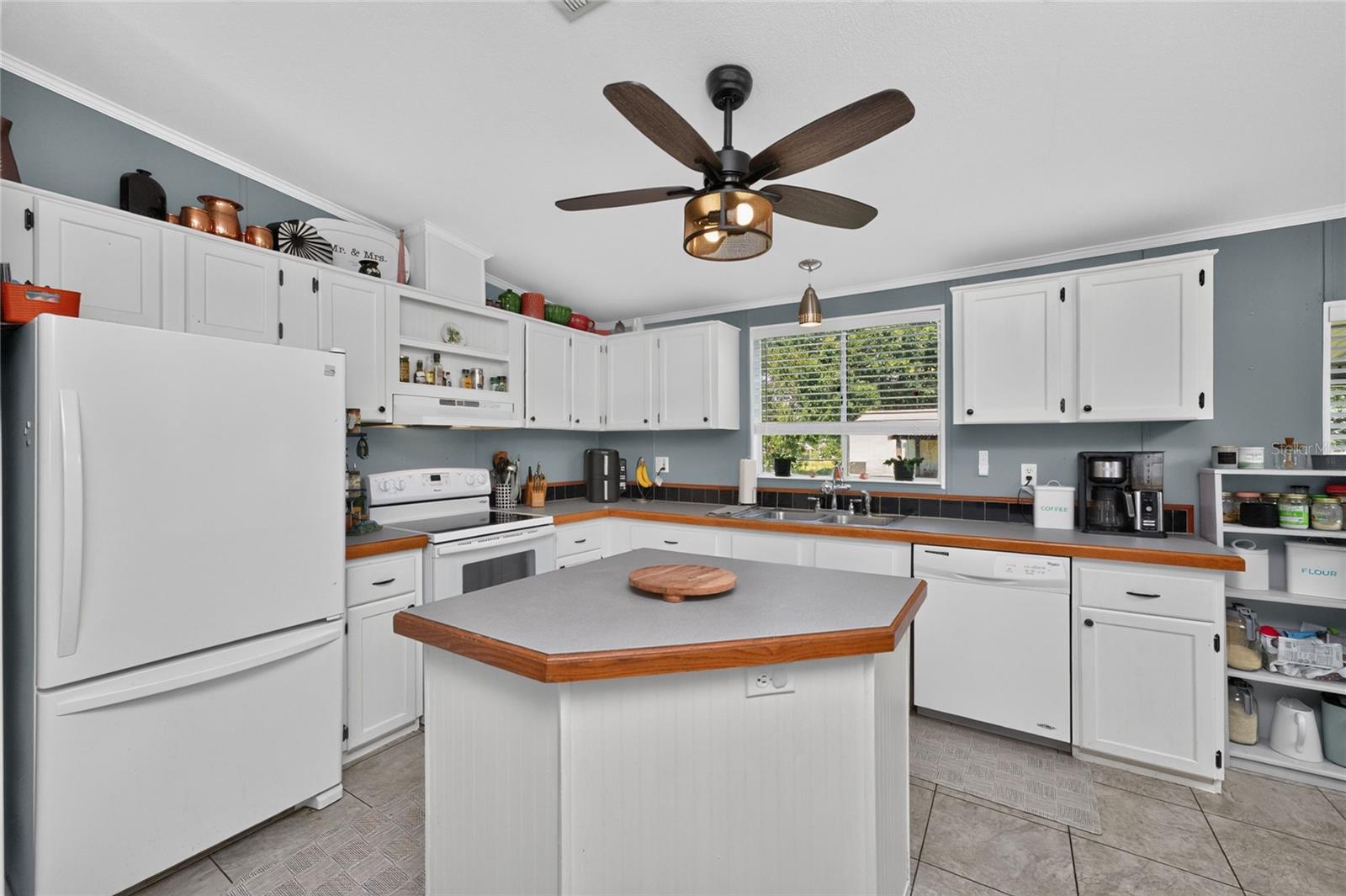 COUNTRY SHORES SEC 01 - Residential