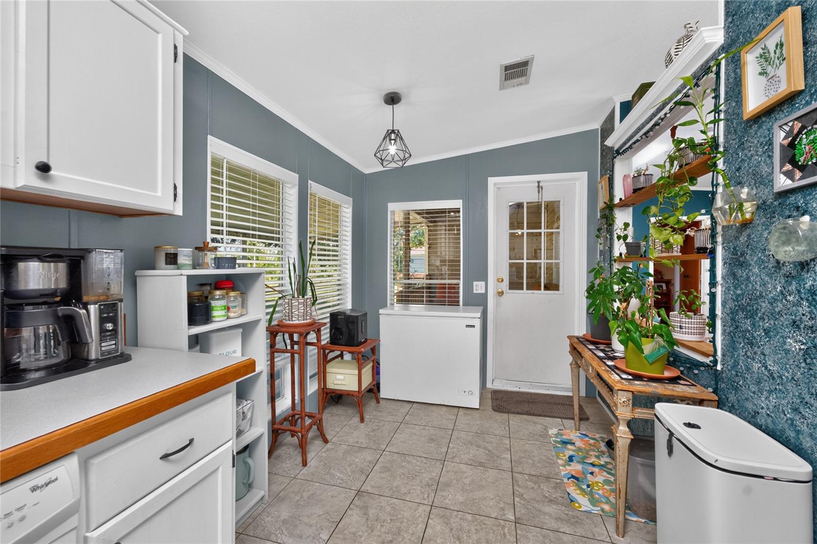 COUNTRY SHORES SEC 01 - Residential