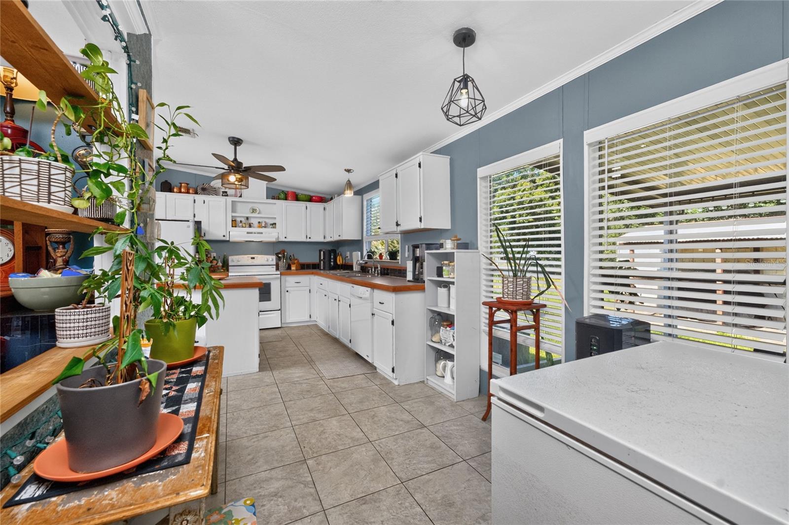 COUNTRY SHORES SEC 01 - Residential