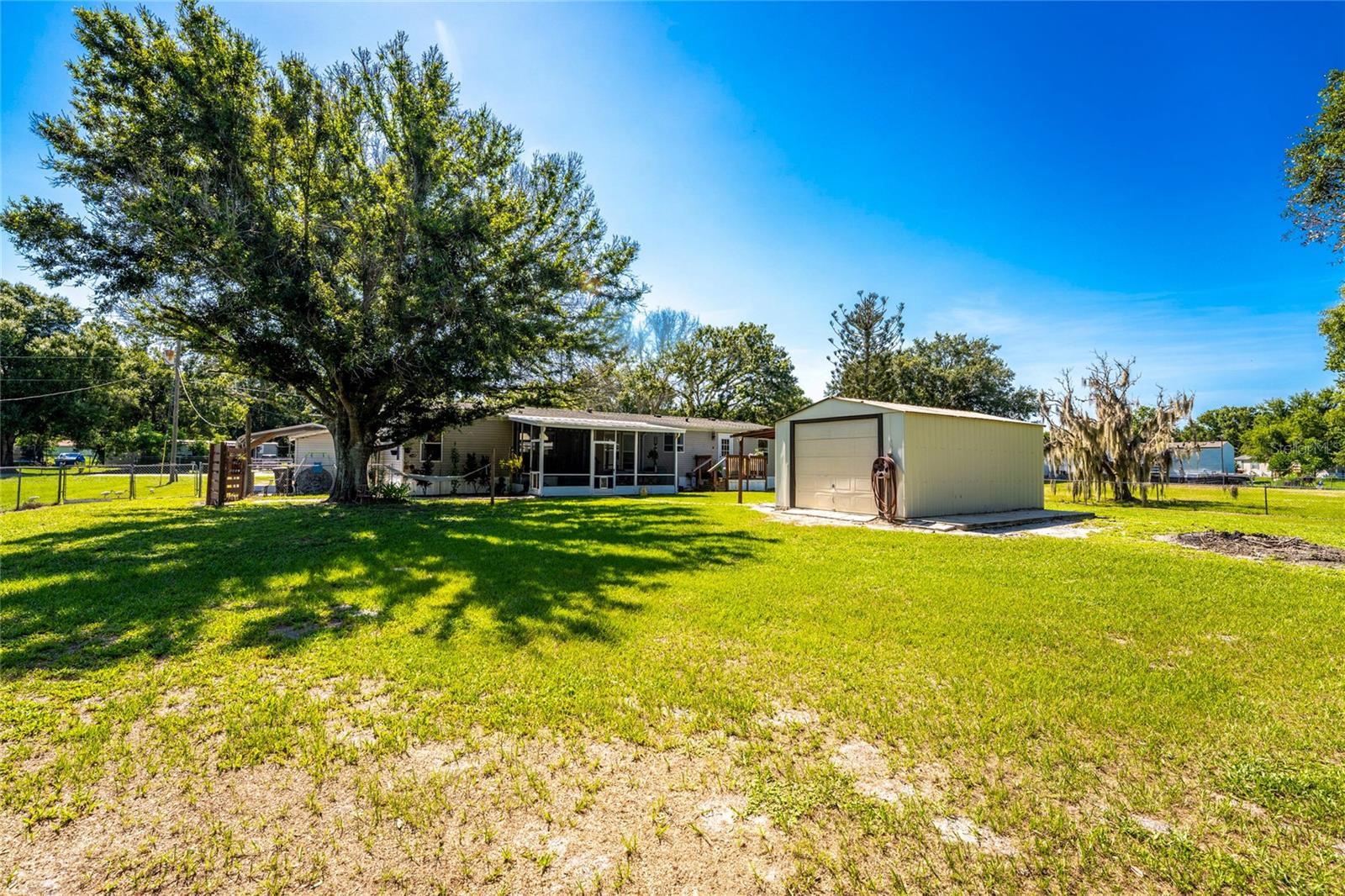 COUNTRY SHORES SEC 01 - Residential