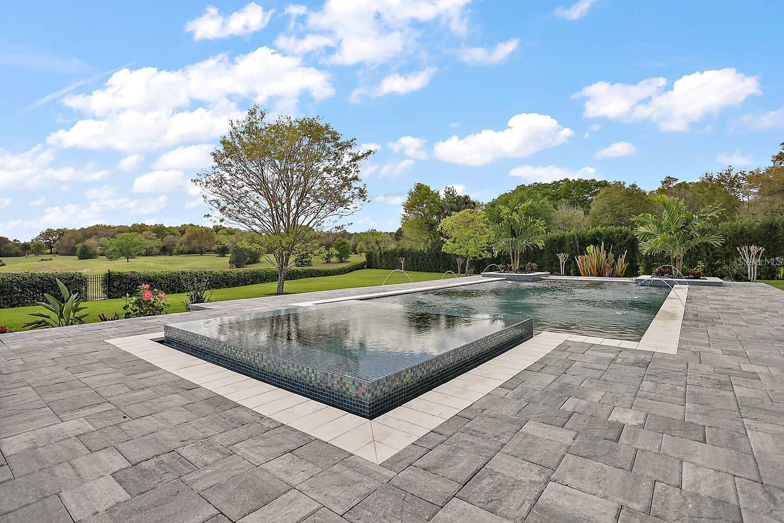 HEATHROW COUNTRY ESTATE - Residential