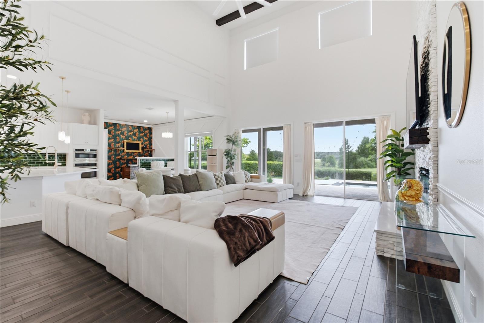 HEATHROW COUNTRY ESTATE - Residential