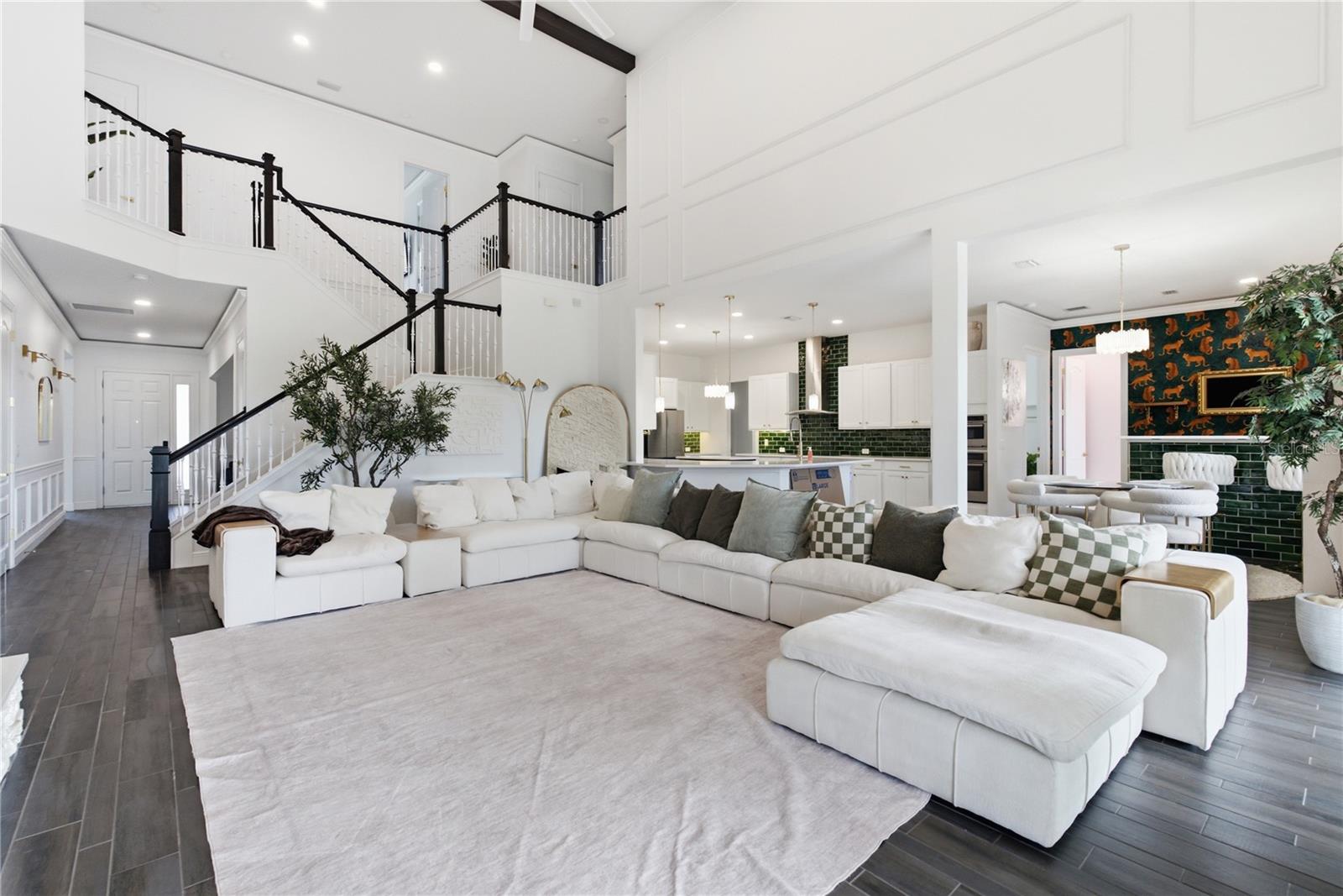 HEATHROW COUNTRY ESTATE - Residential
