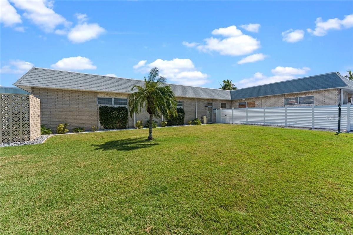 PARADISE SHORES - Residential