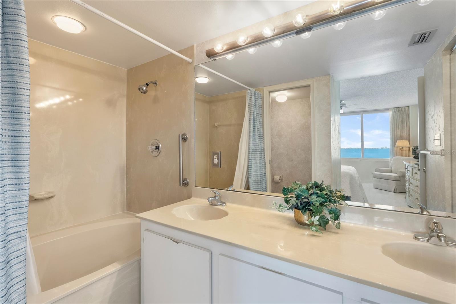 ISLA KEY CONDO - Residential Lease