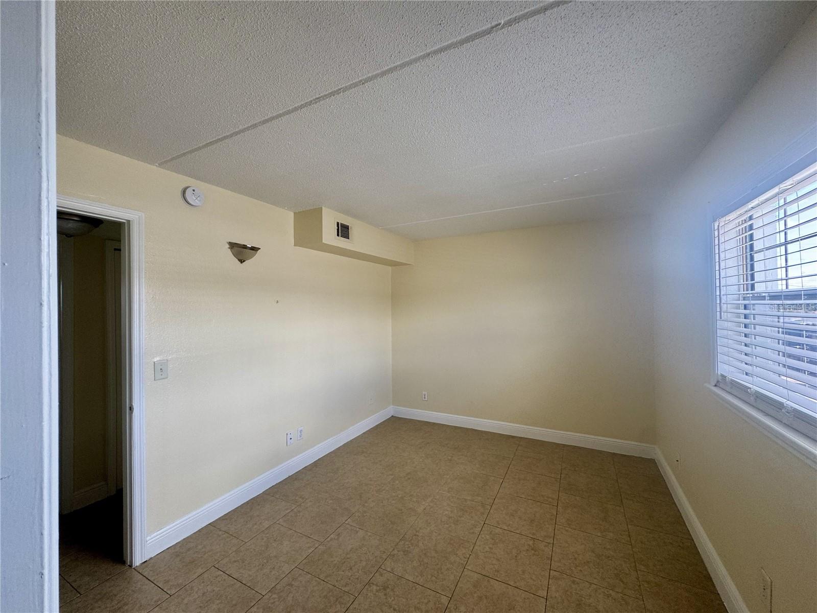 MOUNT DORA MOUNT DORA COMMONS CONDO - Residential