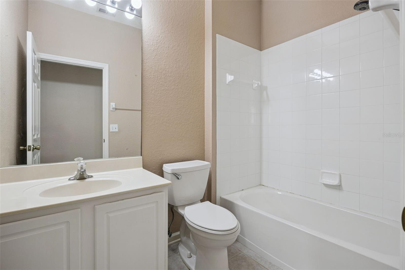 LAKES/WINDERMERE-PEACHTREE - Residential