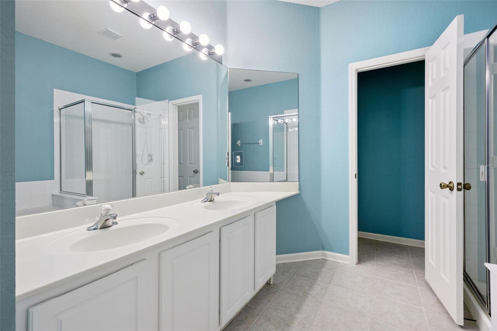 LAKES/WINDERMERE-PEACHTREE - Residential