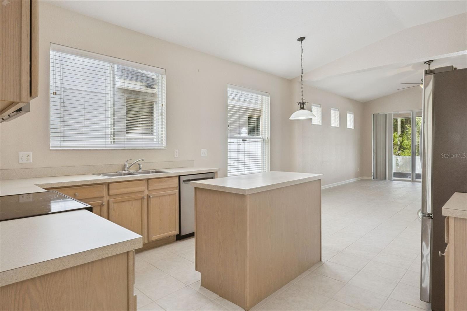 LAKES/WINDERMERE-PEACHTREE - Residential