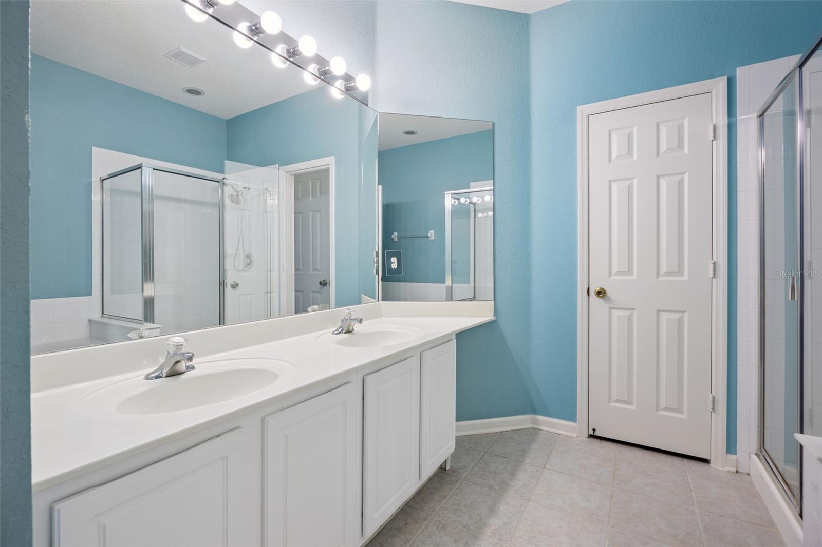 LAKES/WINDERMERE-PEACHTREE - Residential