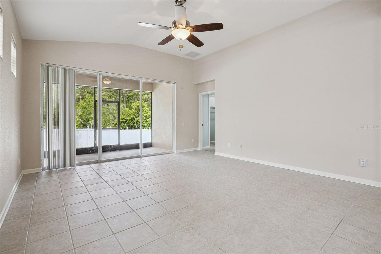 LAKES/WINDERMERE-PEACHTREE - Residential