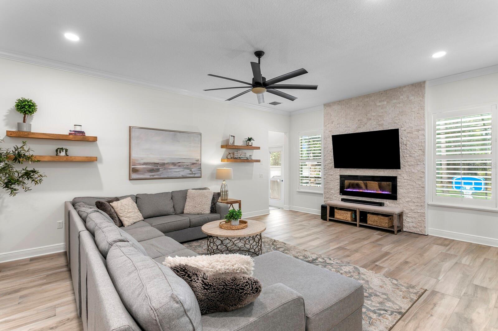 NINE EAGLES UNIT ONE SEC I - Residential