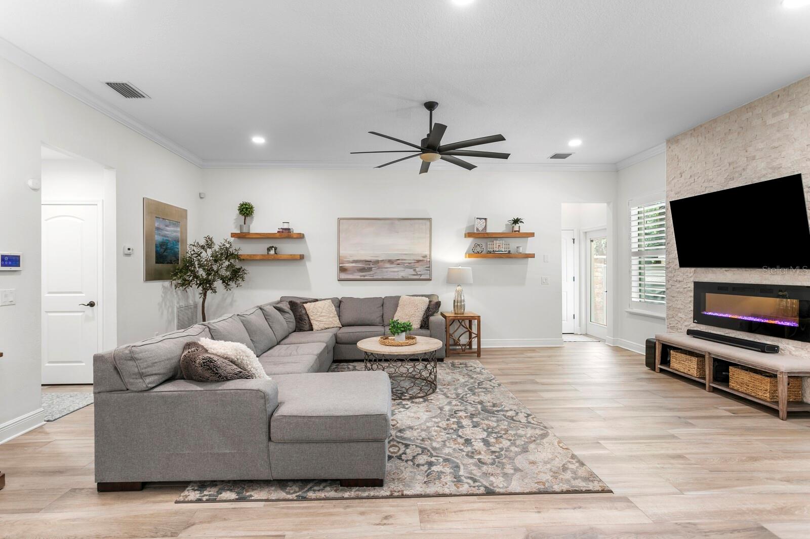 NINE EAGLES UNIT ONE SEC I - Residential