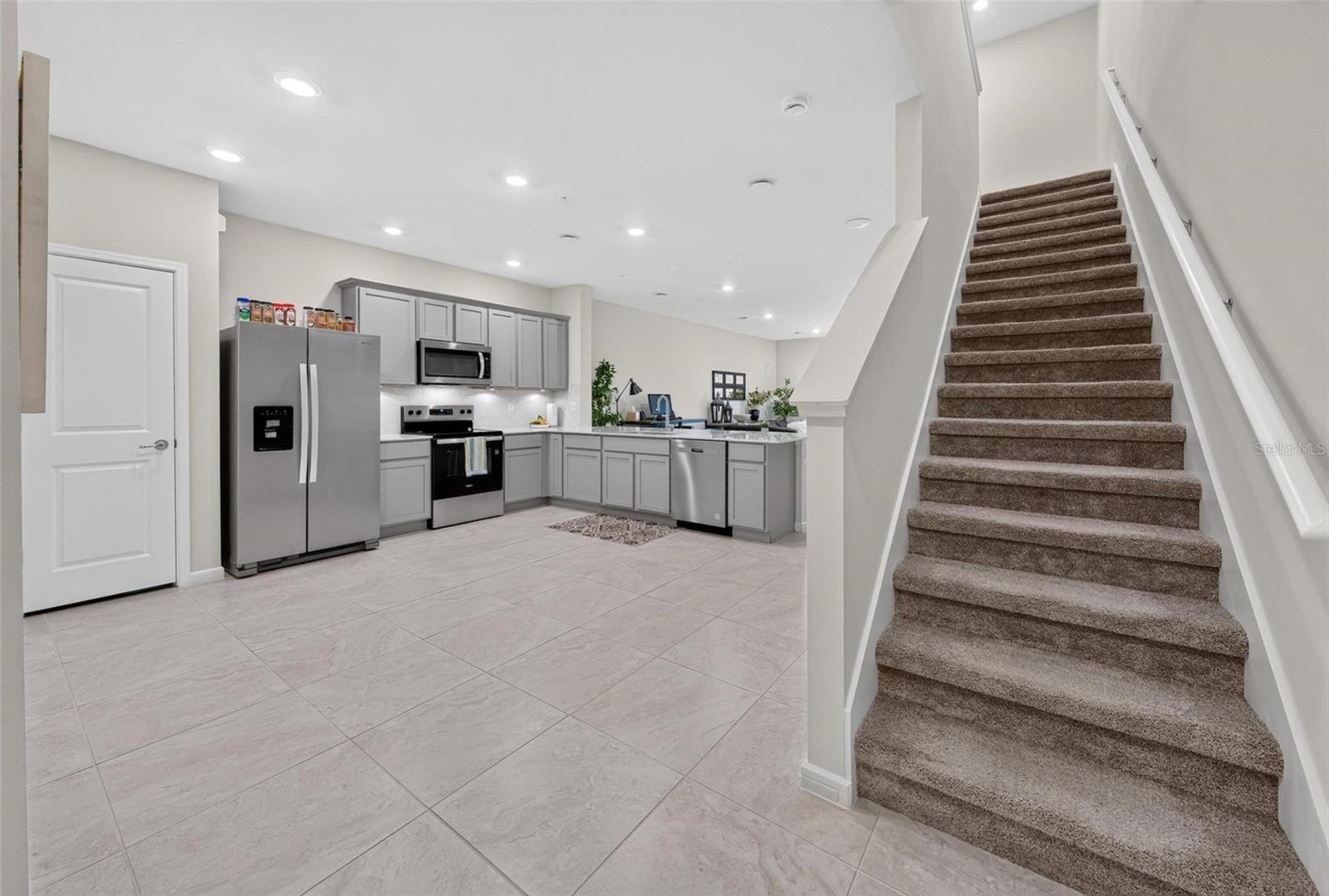 GRAYSON SQUARE - Residential