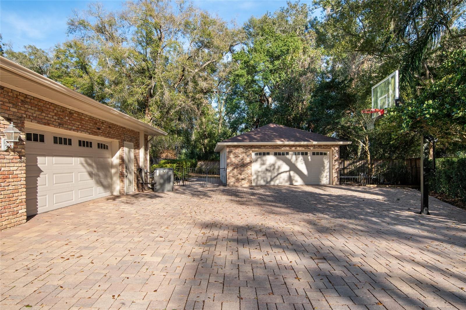 WINDERMERE DOWNS - Residential