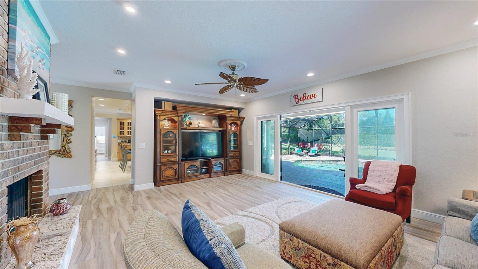 WINDERMERE OAKS - Residential
