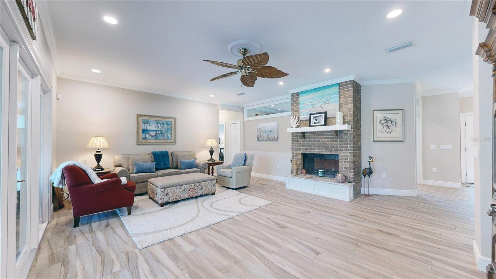WINDERMERE OAKS - Residential