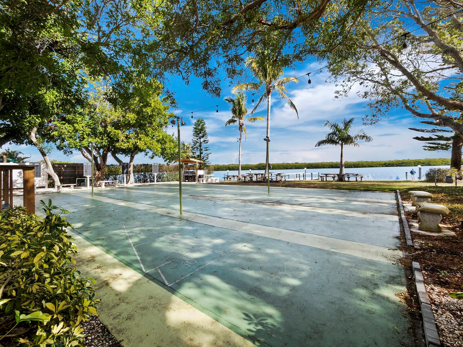 LONGBOAT HARBOUR - Residential