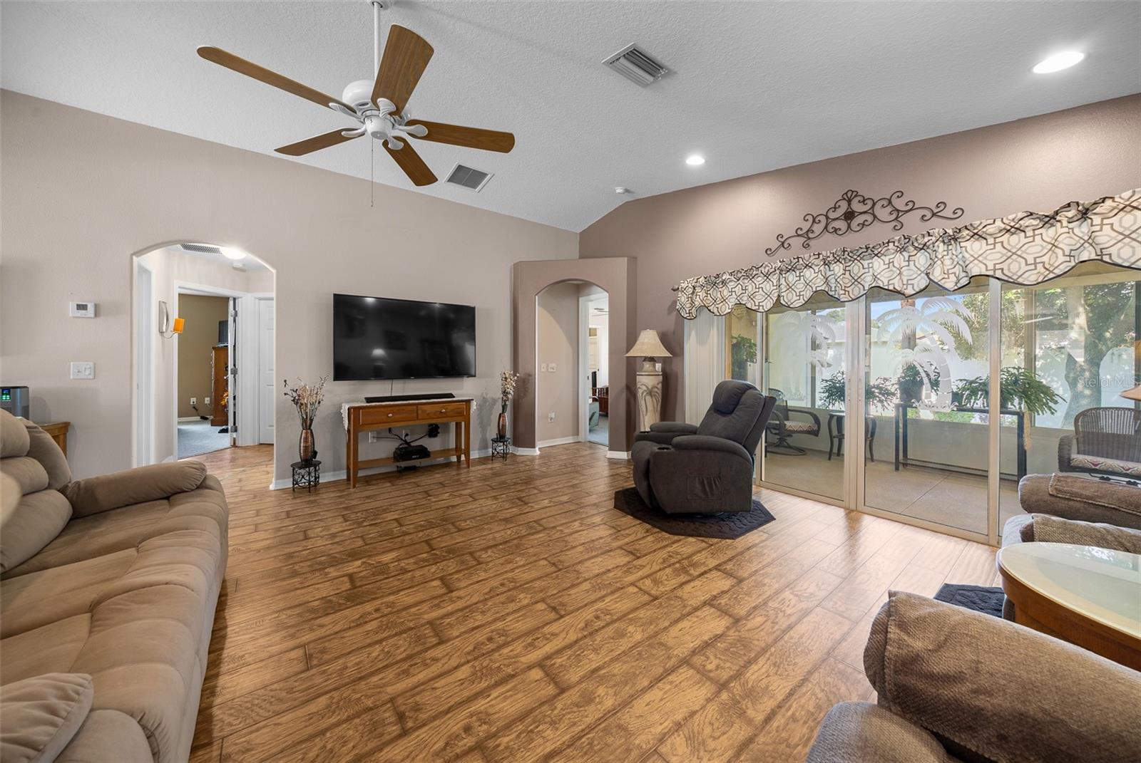 SUMMERGLEN PH 03 - Residential