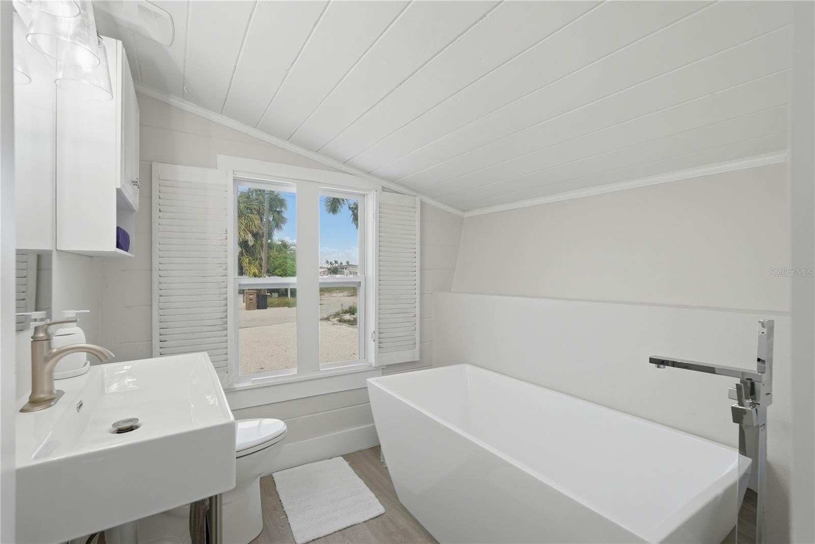 LONE PALM BEACH 4TH ADD - Residential