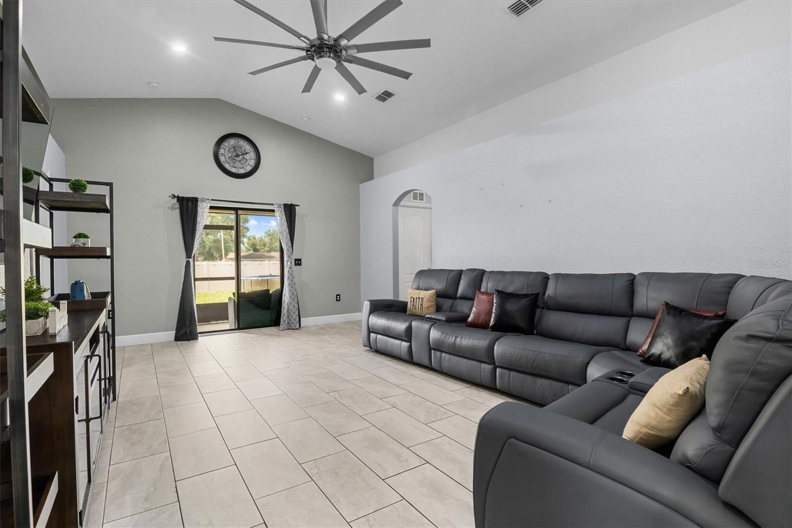 LAKE GIBSON XING - Residential
