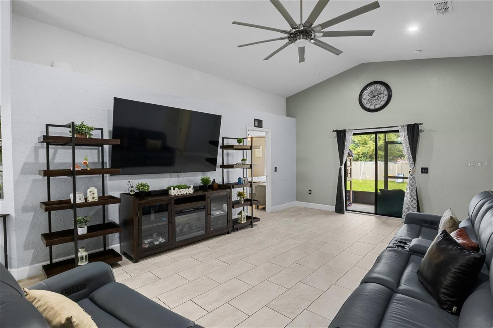 LAKE GIBSON XING - Residential