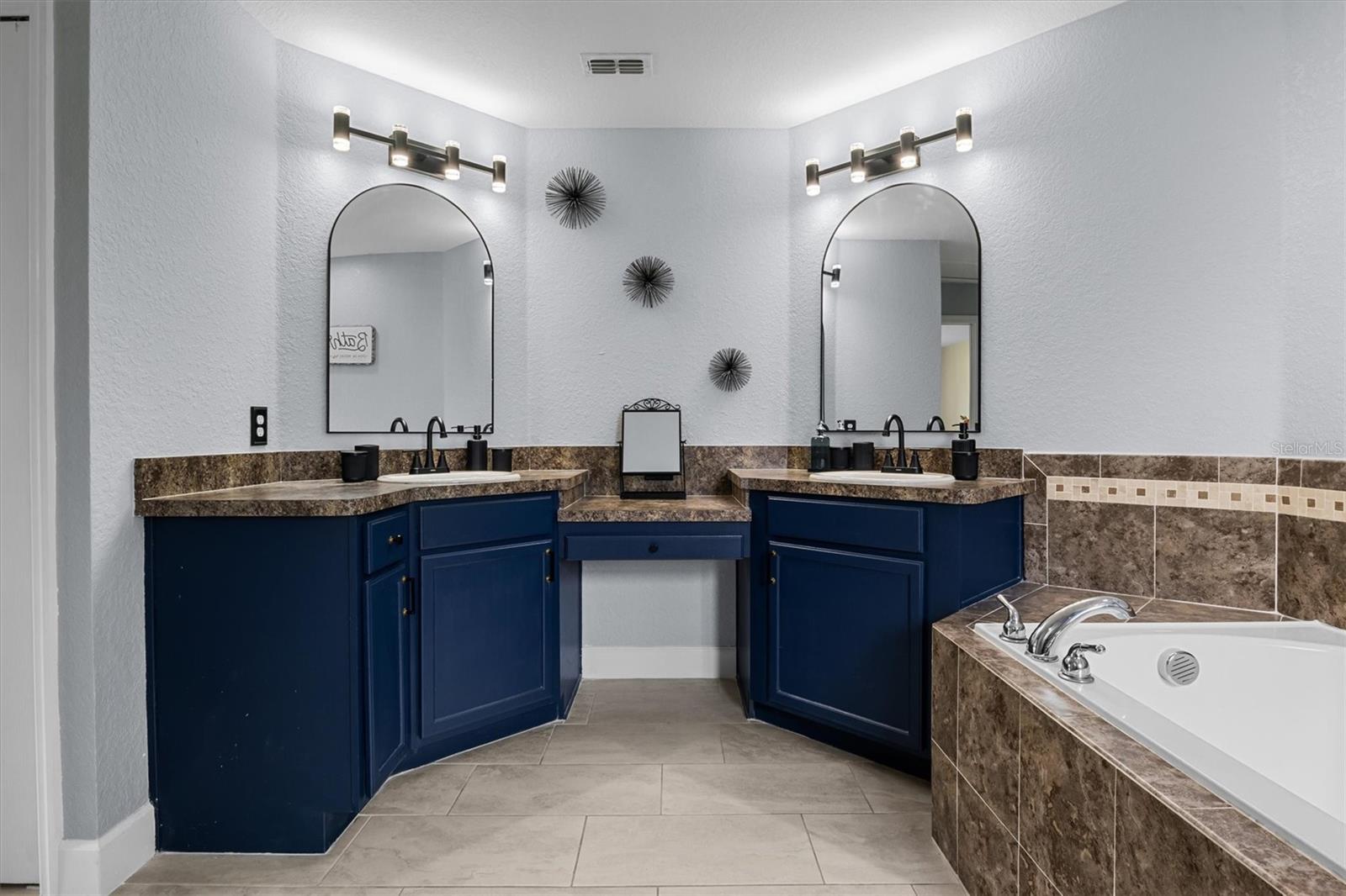 LAKE GIBSON XING - Residential