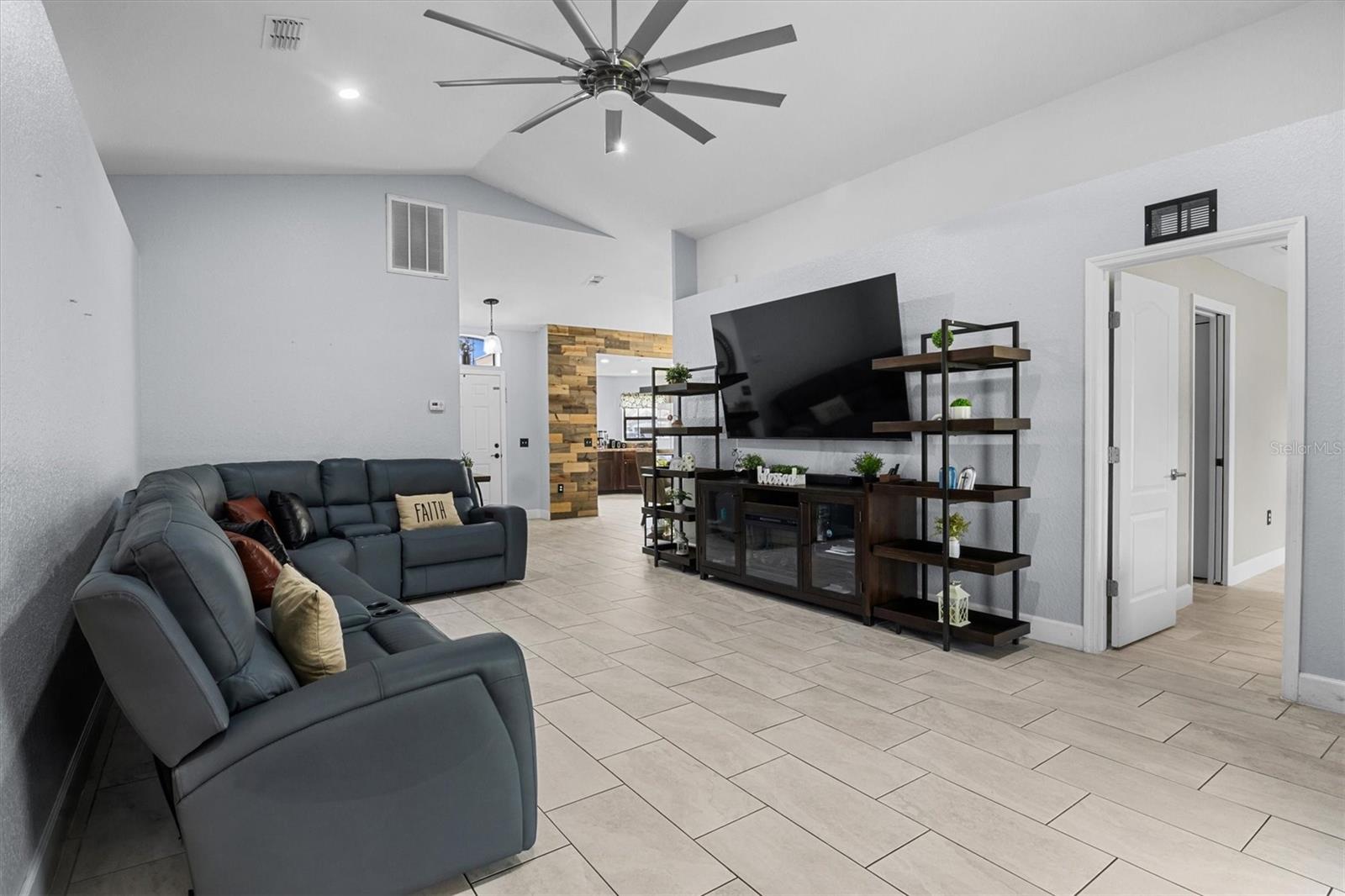 LAKE GIBSON XING - Residential