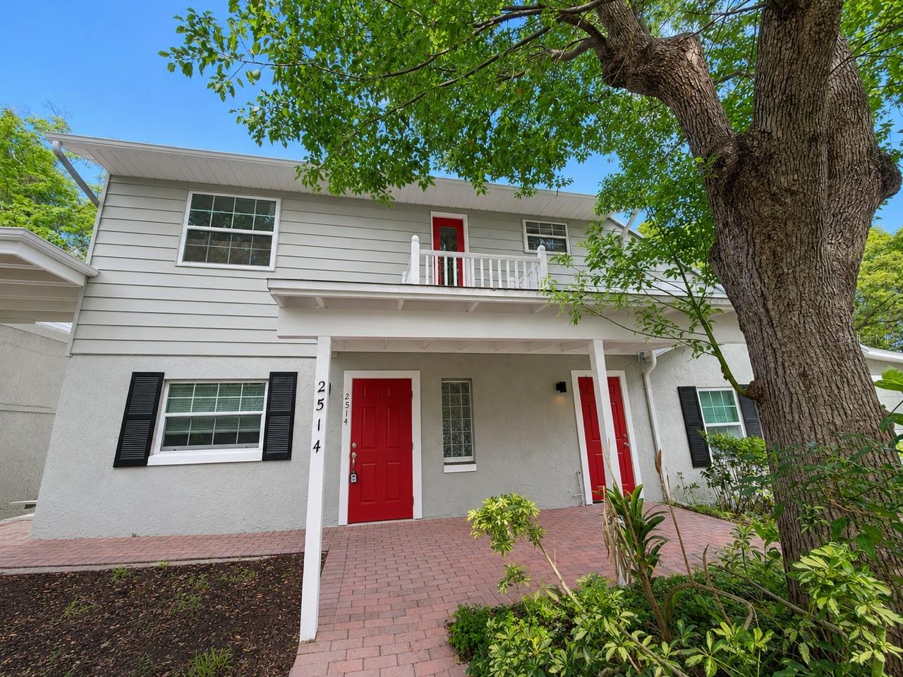 Fantastic 2 bedroom 2 bath freshly painted and ready for its new residents.  Prime location! E Central Park neighborhood. Close to Bumby and Colonial. LARGE BACK YARD.