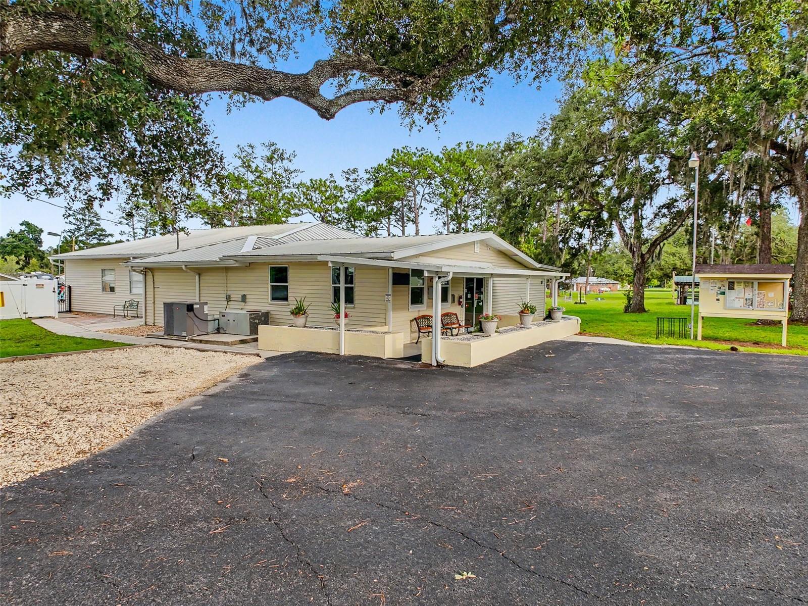 CAMPERS HOLIDAY - Residential