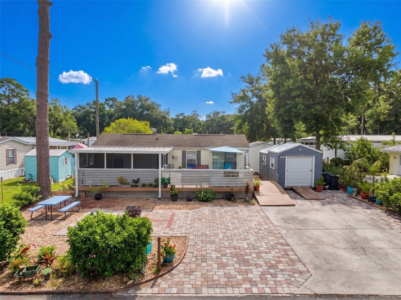 CAMPERS HOLIDAY - Residential