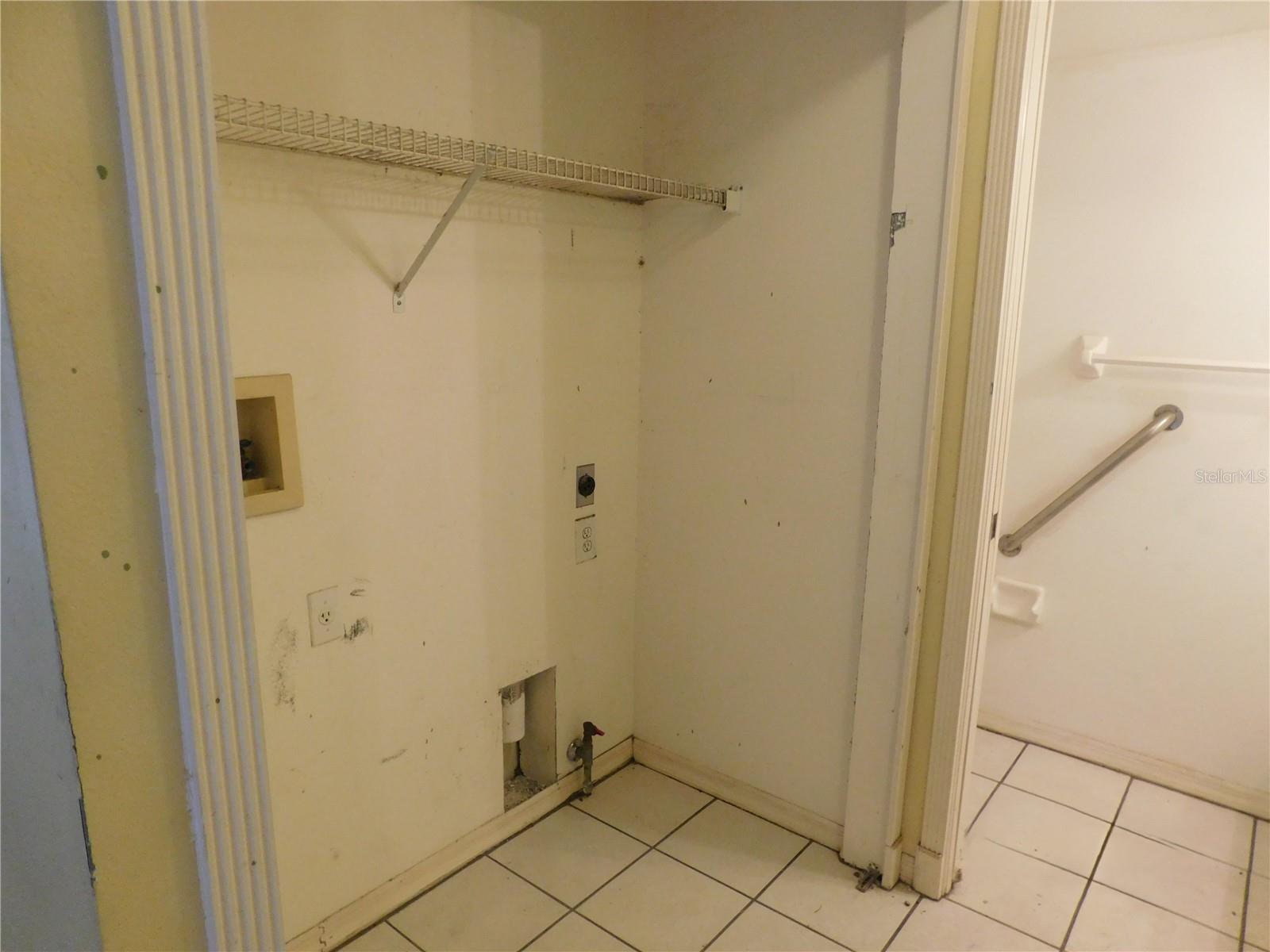 BEACON LAKES CONDO 05 01 - Residential